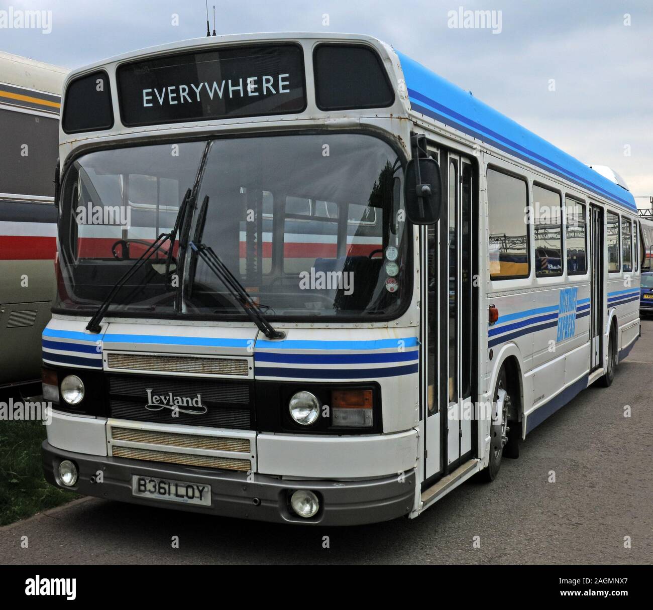 Bus pour partout, Leyland, District express - Leyland B361LOY, Angleterre, Royaume-Uni, CW1 Banque D'Images