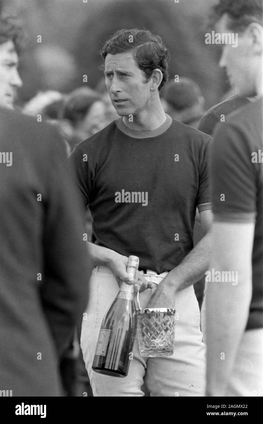 Le Prince Charles jouer au polo au Cowdray Park Polo Club sol Sussex UK des années 80. 1981 HOMER SYKES Banque D'Images