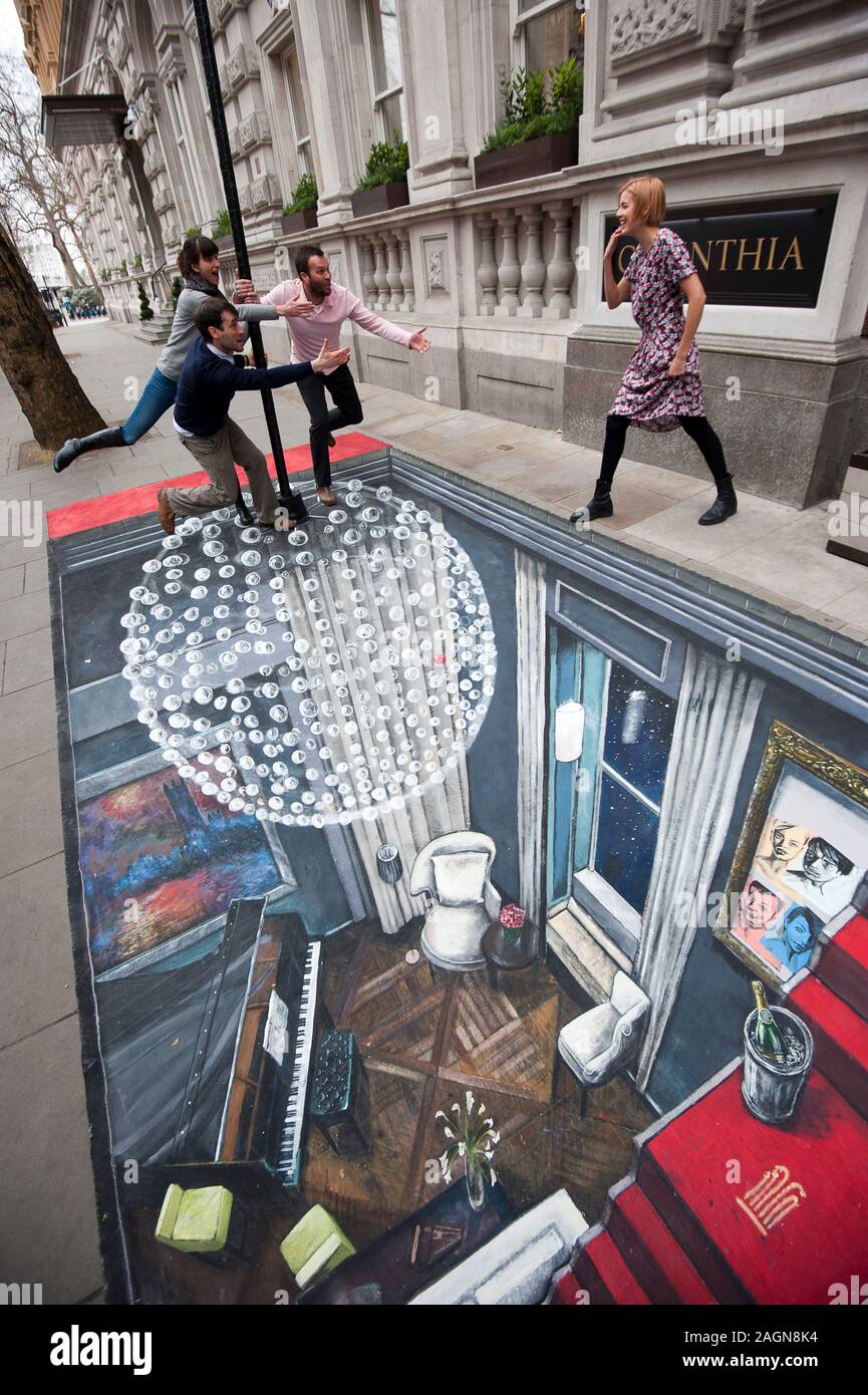 Distribution de la société de loisirs au Corinthia Hotel à Londres le 3D créé par l'artiste Joe Hill. la société des loisirs ouvre à Trafalgar Studio 2 le mardi 28 févr. photo montre le mannequin Agyness Deyn acteur et Ed Stoppard. Banque D'Images