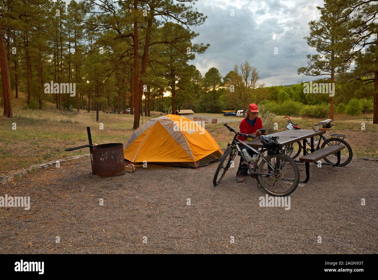 NM00187-00...NOUVEAU MEXIQUE - Camping au lac Roberts, arrêt de nuit populaire pour les cyclistes à la suite de la Grande Division Mountain Bike Route. Banque D'Images