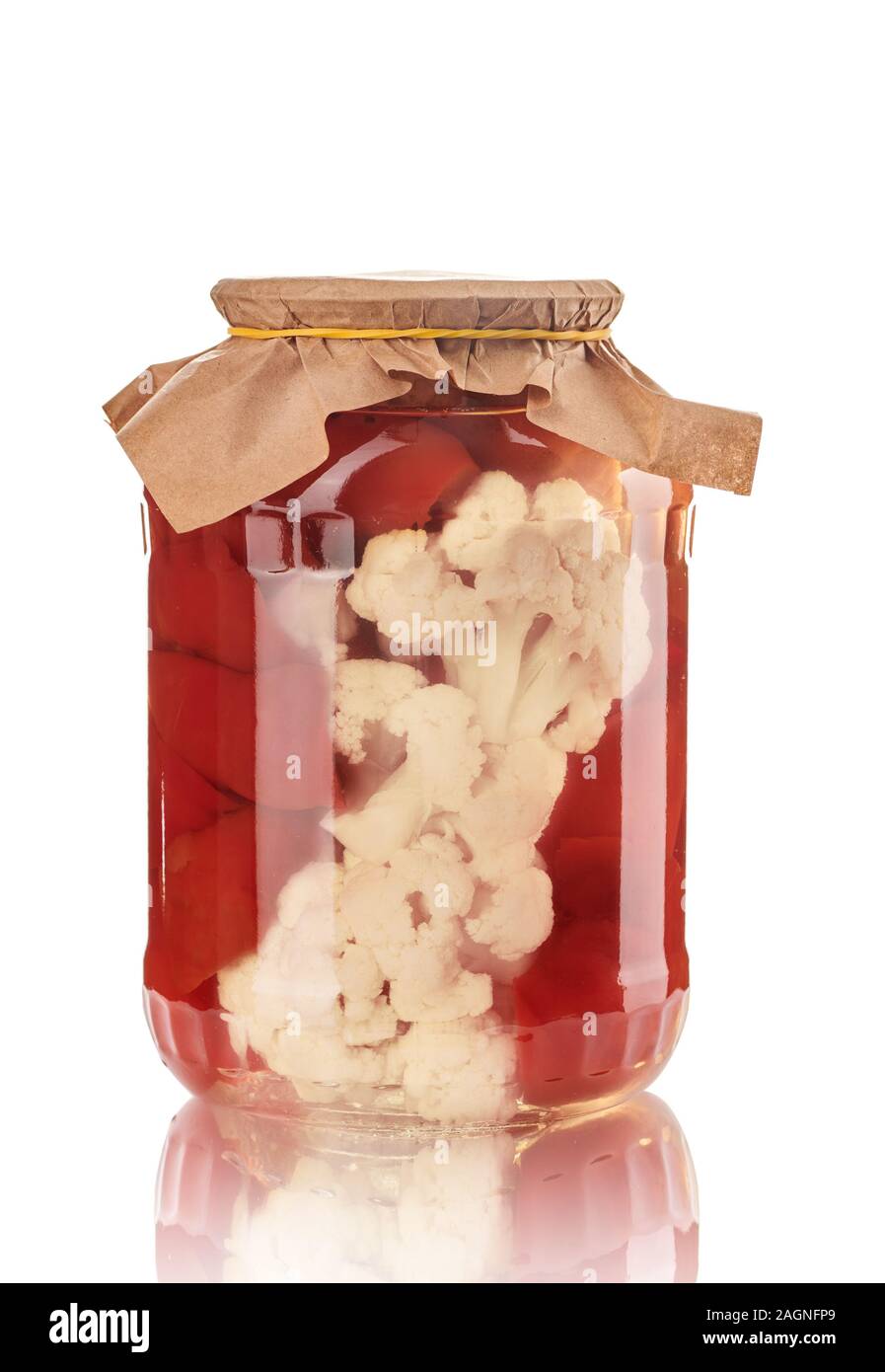 Différents légumes dans un pot préparé pour la mise en conserve domestique Banque D'Images