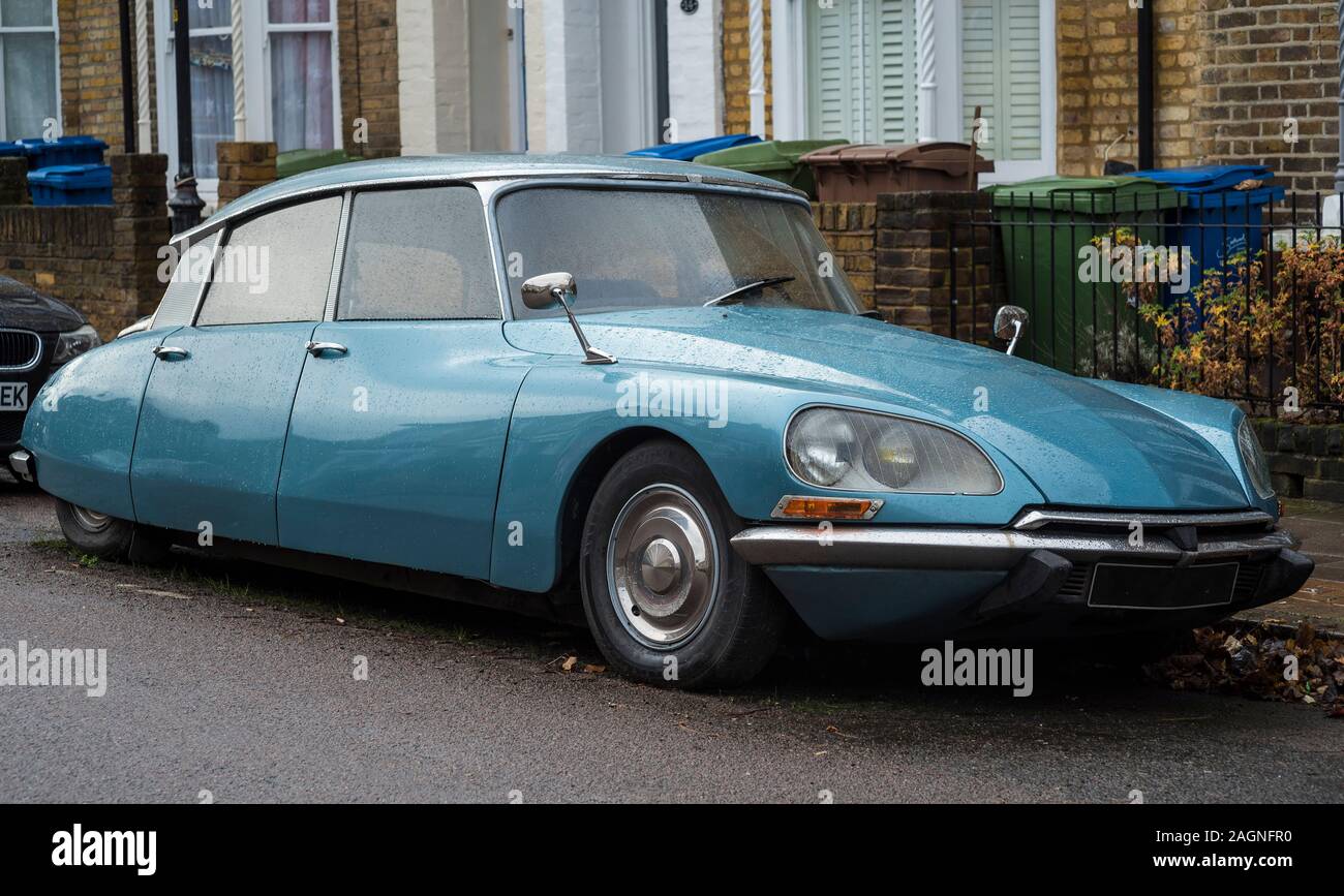 Constructeur automobile français Citroën, l'emblématique modèle DS avec  suspension pneumatique Photo Stock - Alamy