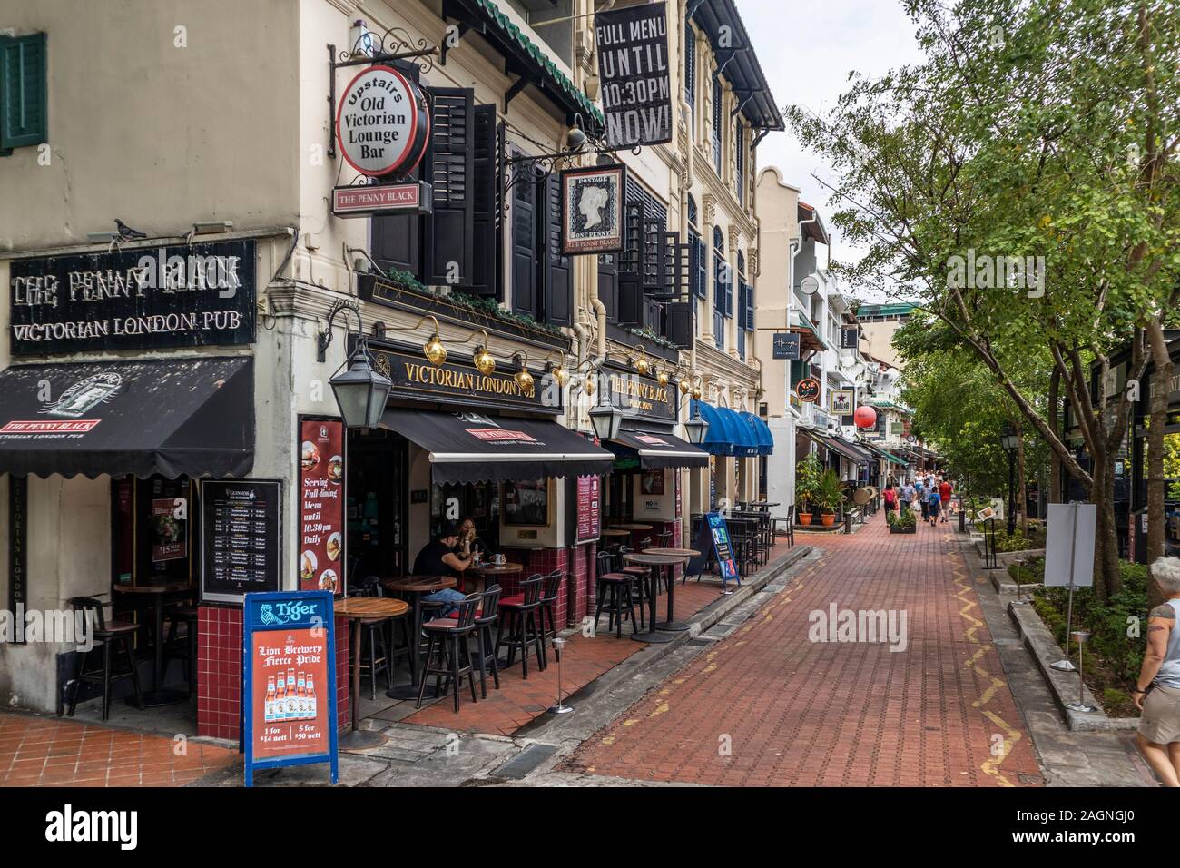 Les restaurants de poissons le long de la rivière chantent en face de Clarke Quay, Singapour Banque D'Images