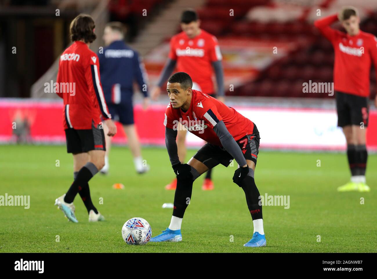 Stoke City's Tom Ince se réchauffe avant le match de championnat à Sky Bet Stade Riverside, Middlesbrough. Banque D'Images