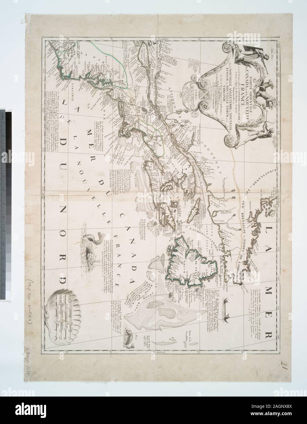 Montre l'Est de l'Amérique du Nord, du Labrador à la Caroline. Relief illustré de représentations imagées. Dediee a Monsieur l'Abb{226}e Baudrand par son tres humble serviteur I.B. Nolin. Couleur de contour. Comprend des notes et de mauvais. Citation/Référence : Kershaw, K.A. Cartes imprimées au début du Canada, 1540-1703, 159 ; partie orientale du Canada ou de la Nouvelle France : ou sont les provinces, ou les pays de Sagvenay, le Canada, l'Acadie, etc., les peuples, ou des nations unies, Attiquameches Etechemins, Iroquois etc., auec la Nouvelle Angleterre, la Nouvelle Ecosse, la Nouvelle Yorck, et la Virginie, les isles de Terre Neuve, de Cap Breton e Banque D'Images