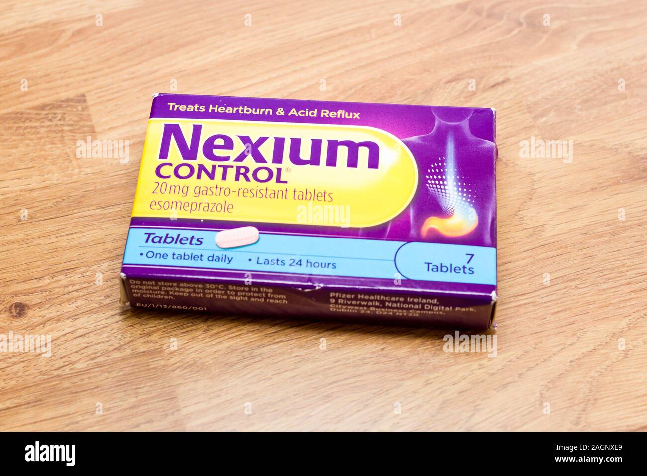 Photographie de Nexium Control Esomeprazole comprimés pour traiter les brûlures d'estomac et le reflux acide Banque D'Images