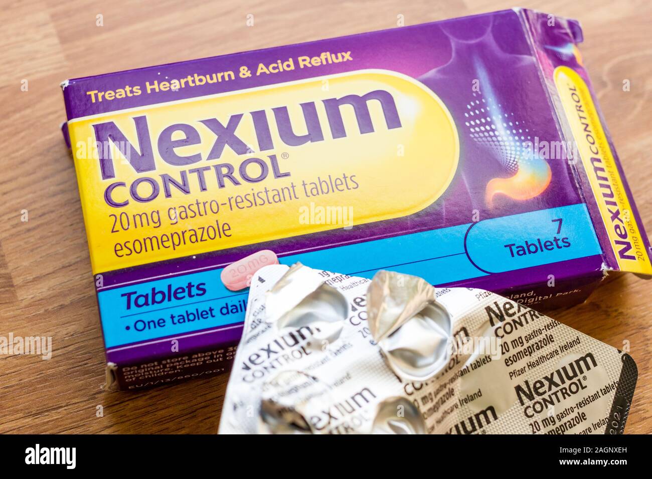 Photographie de Nexium Control Esomeprazole comprimés pour traiter les brûlures d'estomac et le reflux acide Banque D'Images