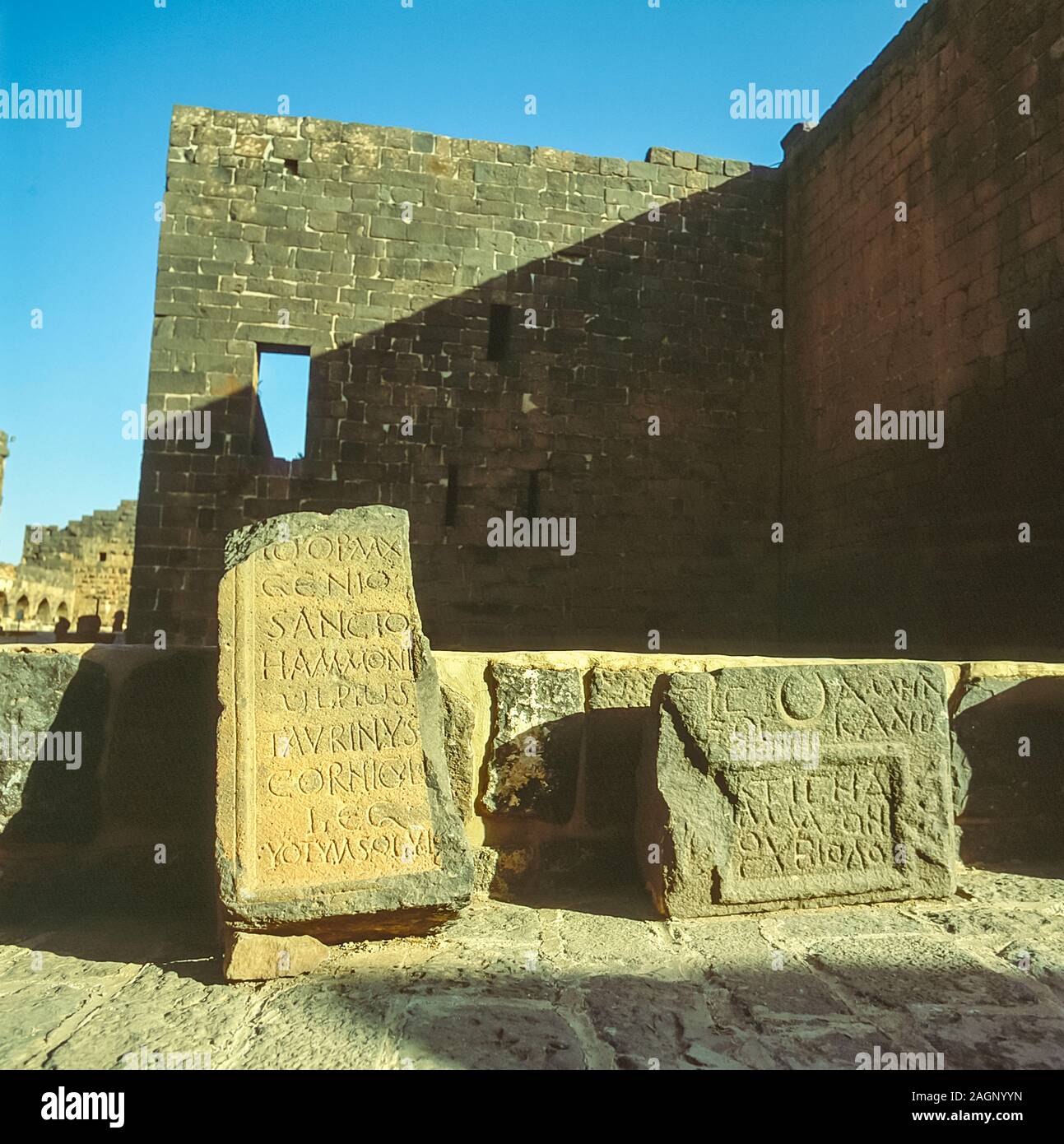 Syrie. Inscription romaine-latine à la ville romaine de Bosra au premier siècle en Syrie Banque D'Images