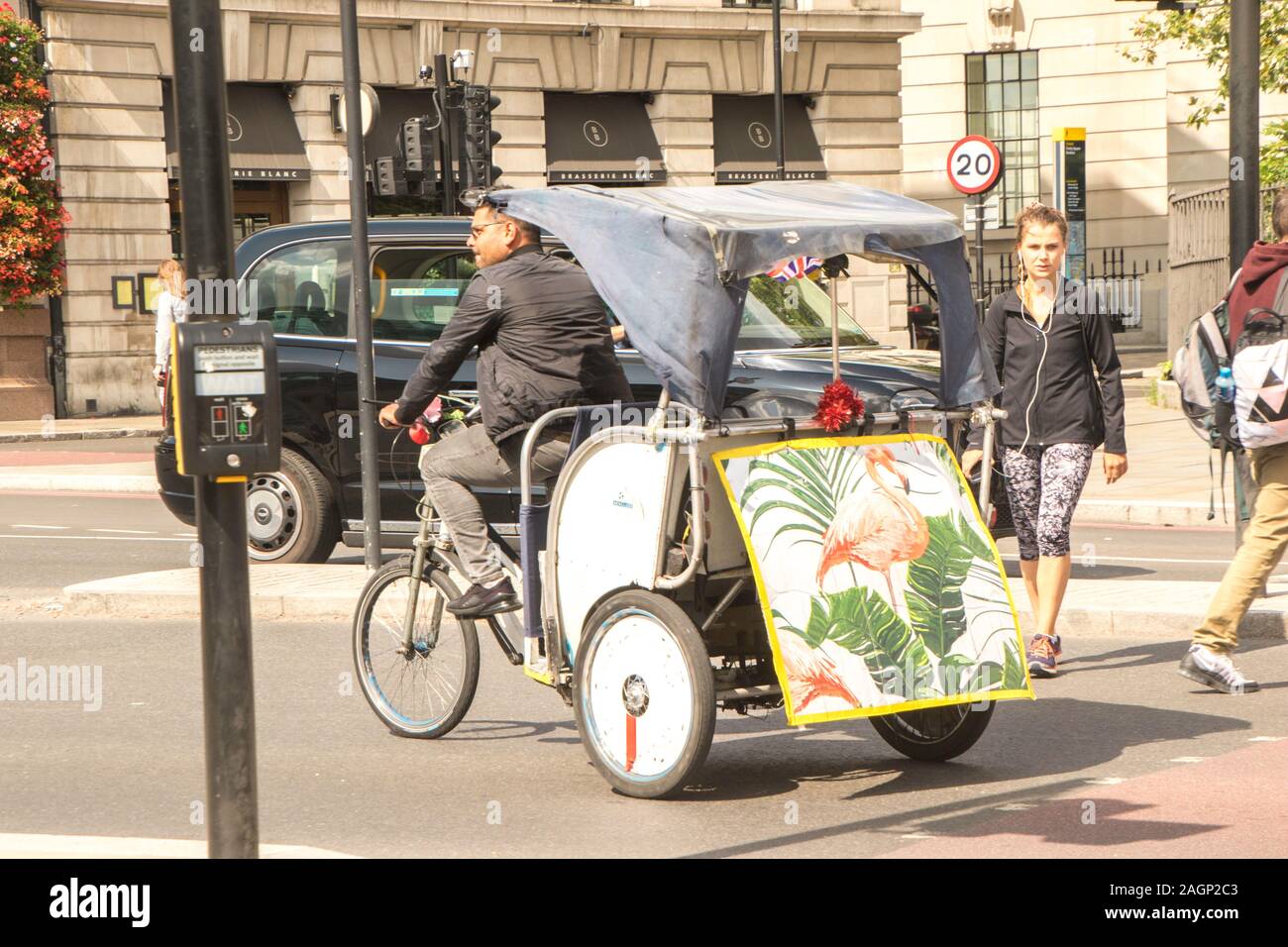 Une méthode typique des transports trouvés à Londres, en Angleterre, un Tuk Tuk. Ces Tuk Tuks prendre des personnes, principalement des touristes, autour de la ville de Londres et souvent ar Banque D'Images