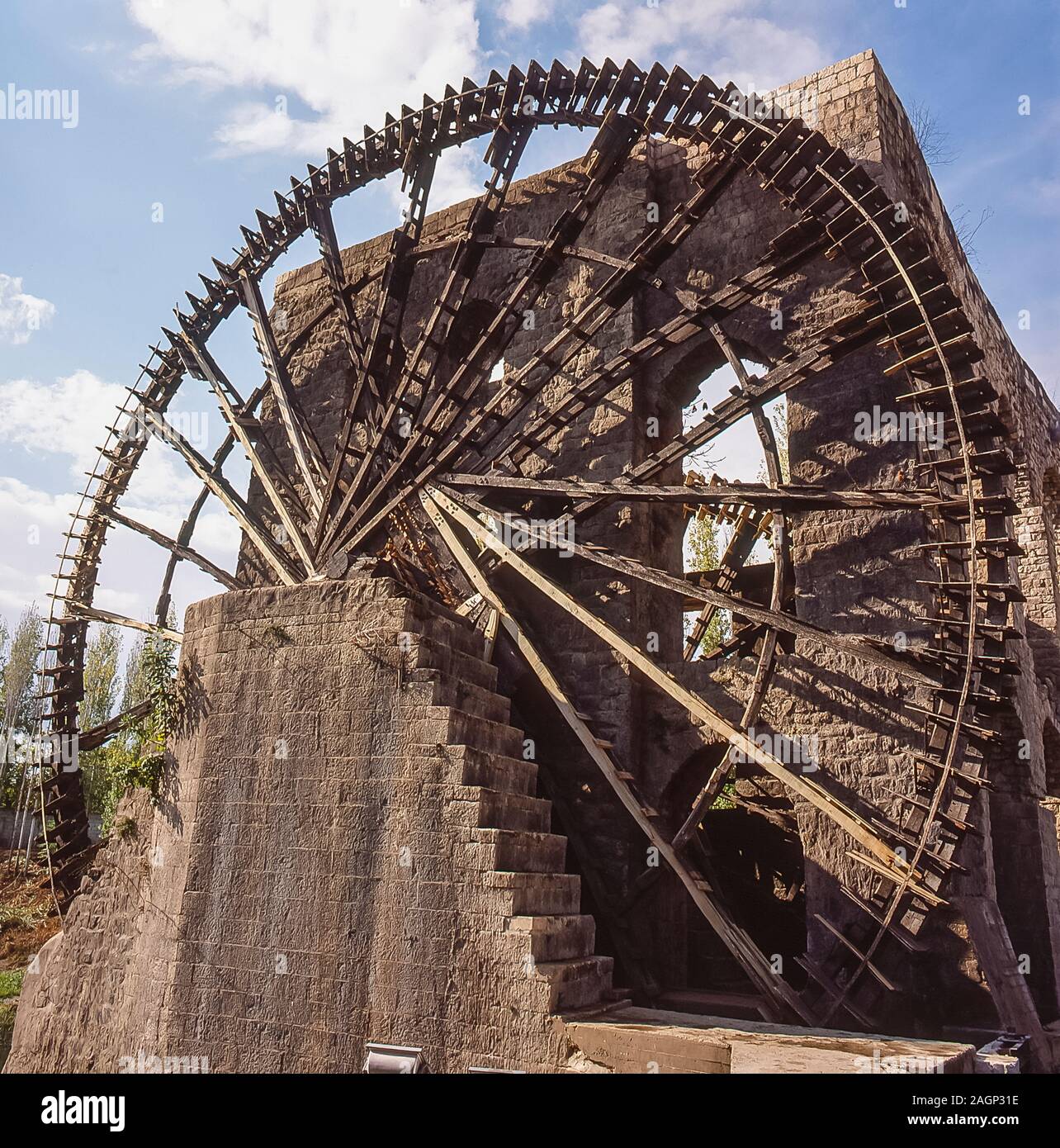 La Syrie. Le célèbre roman les roues de l'eau à Hama pour lever l'eau de la rivière à proximité du lac et à l'Aqueduc de niveau supérieur à des fins d'irrigation. Banque D'Images