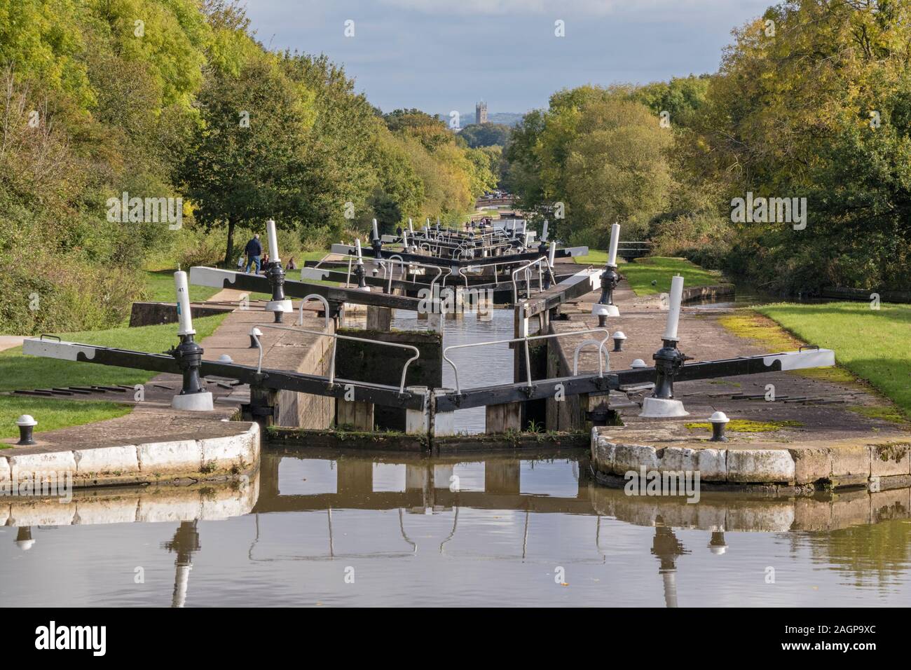 Hatton Locks sur le canal Grand Union en direction de Warwick, Hatton Warwickshire, Angleterre, Royaume-Uni. Banque D'Images