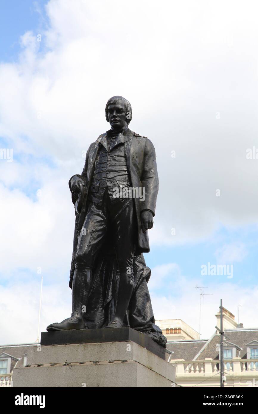Glasgow Ecosse George Square Statue en bronze de Robert Burns 1759-1796 Banque D'Images