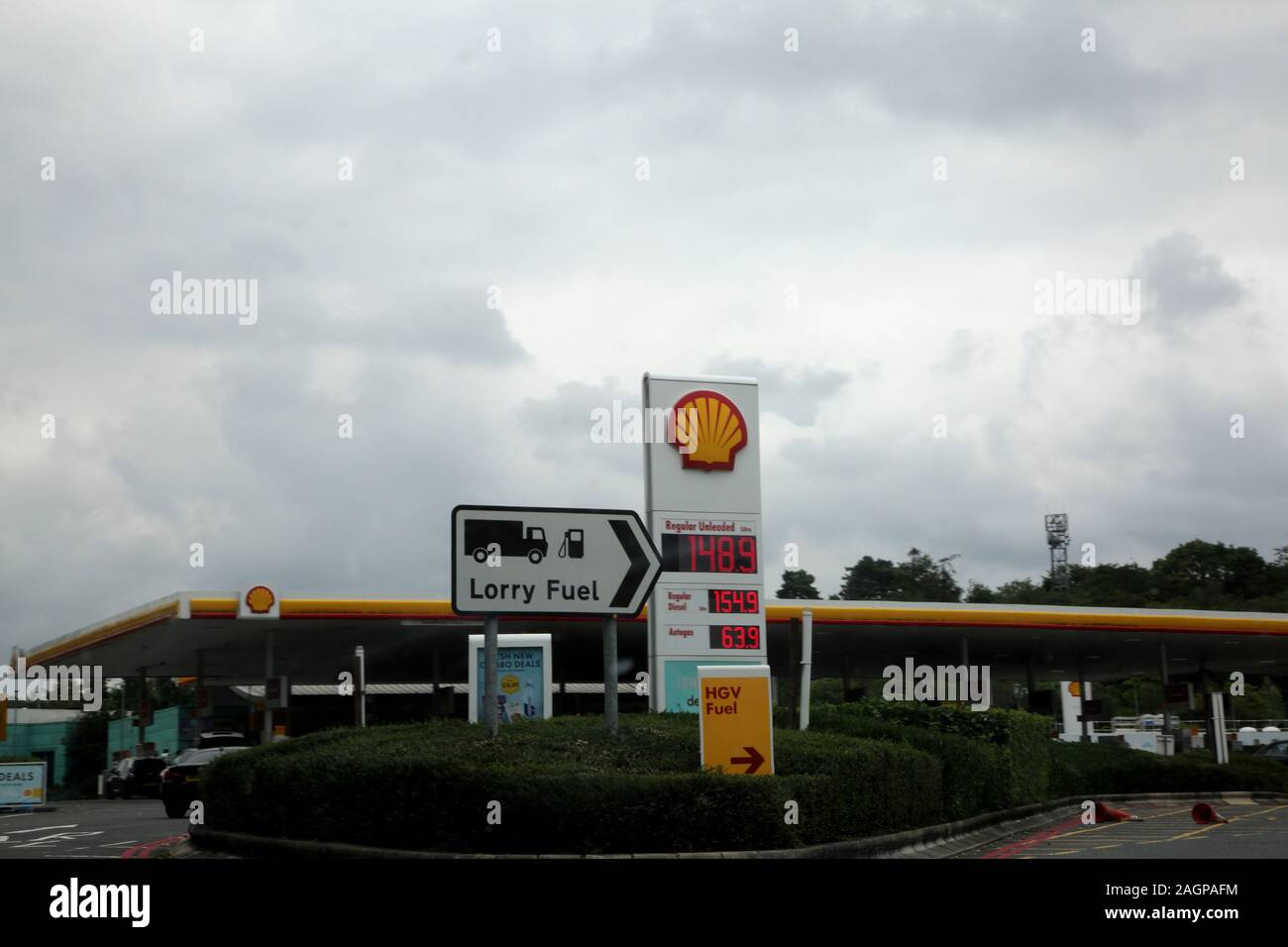 Station service Shell sur M40 sur chemin de Birmingham England Banque D'Images