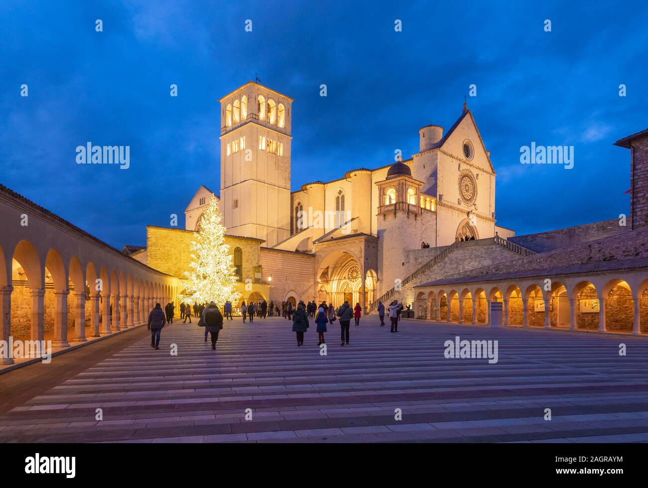 Assise, Ombrie (Italie) - La magnifique ville de pierre médiévale dans la région Ombrie, avec le célèbre sanctuaire saint François, durant les vacances de Noël. Banque D'Images