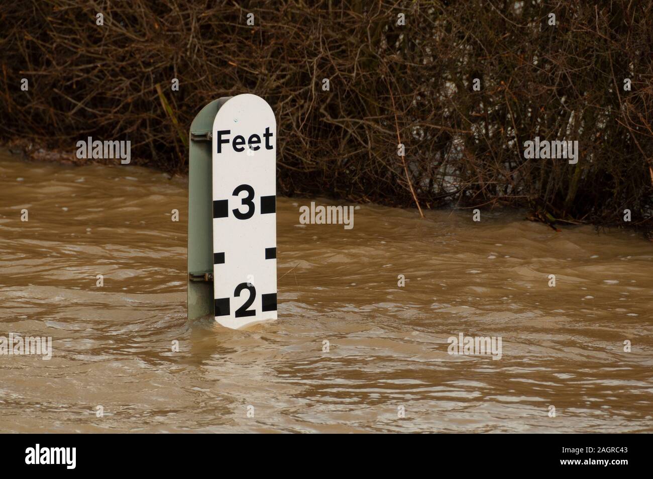 Marqueur pendant le déluge inondations 2014 England UK Bedfordshire Banque D'Images