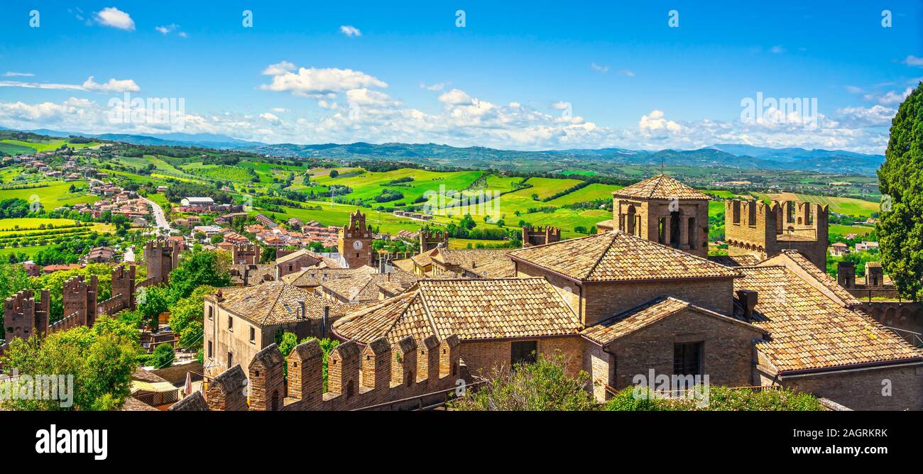 Gradara village médiéval vue du château, Pesaro et Urbino, région des Marches, Italie Europe Banque D'Images