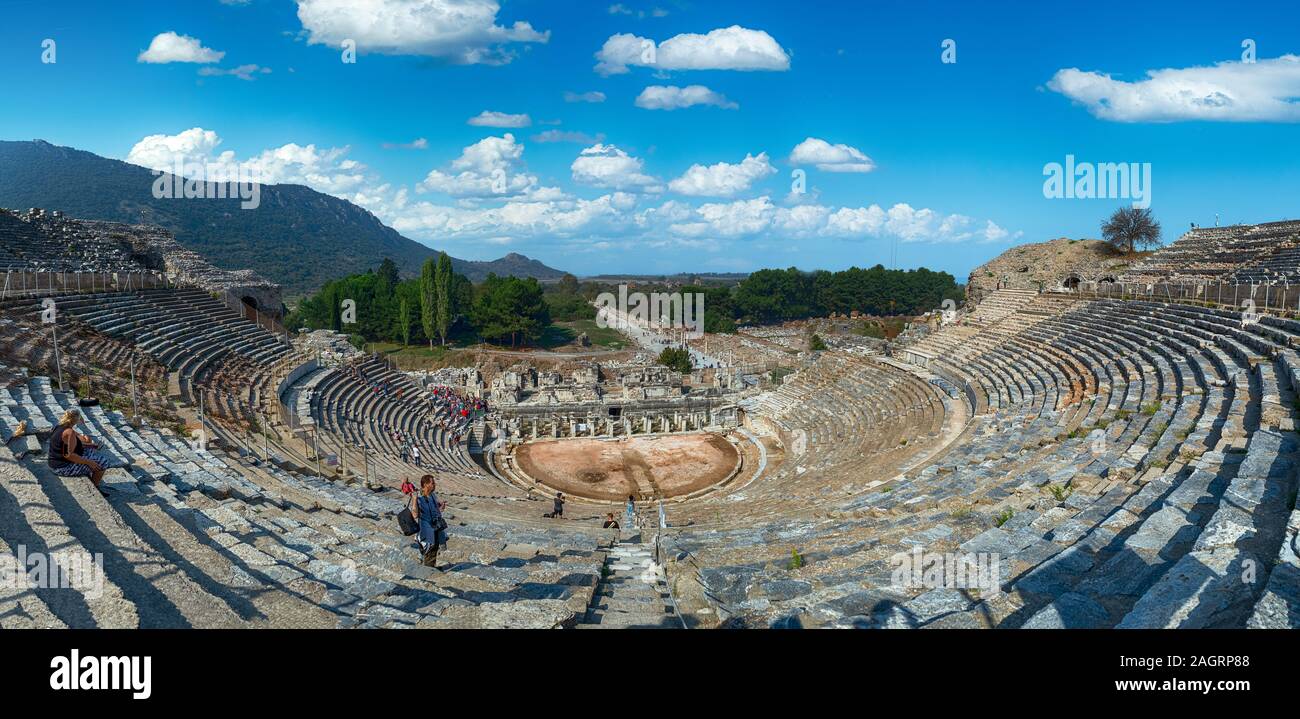 Amphithéâtre (Coliseum) dans la ville antique d'Ephèse, Turquie dans un beau jour d'été Banque D'Images
