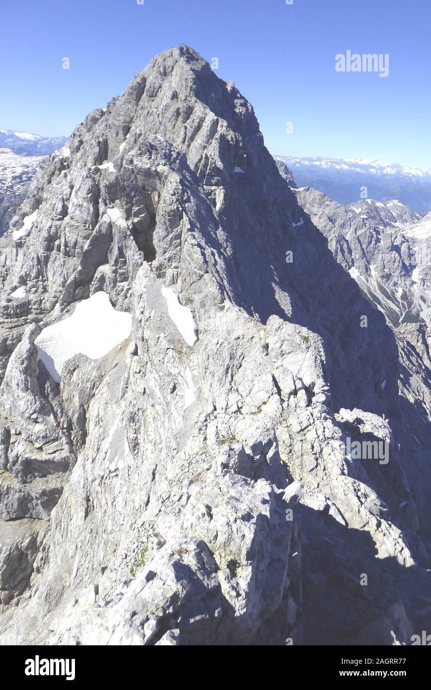 Watzmannüberschreitung : 2. Tag, Abstieg vom Watzmann Mittelgipfel. Blick auf Watzmann und Südgipfel oberen Teil der Watzmann Ostwand. Banque D'Images