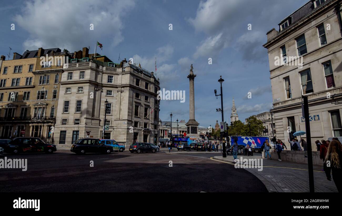 La colonne Nelson sur Trafalgar Square à Londres, Angleterre Banque D'Images
