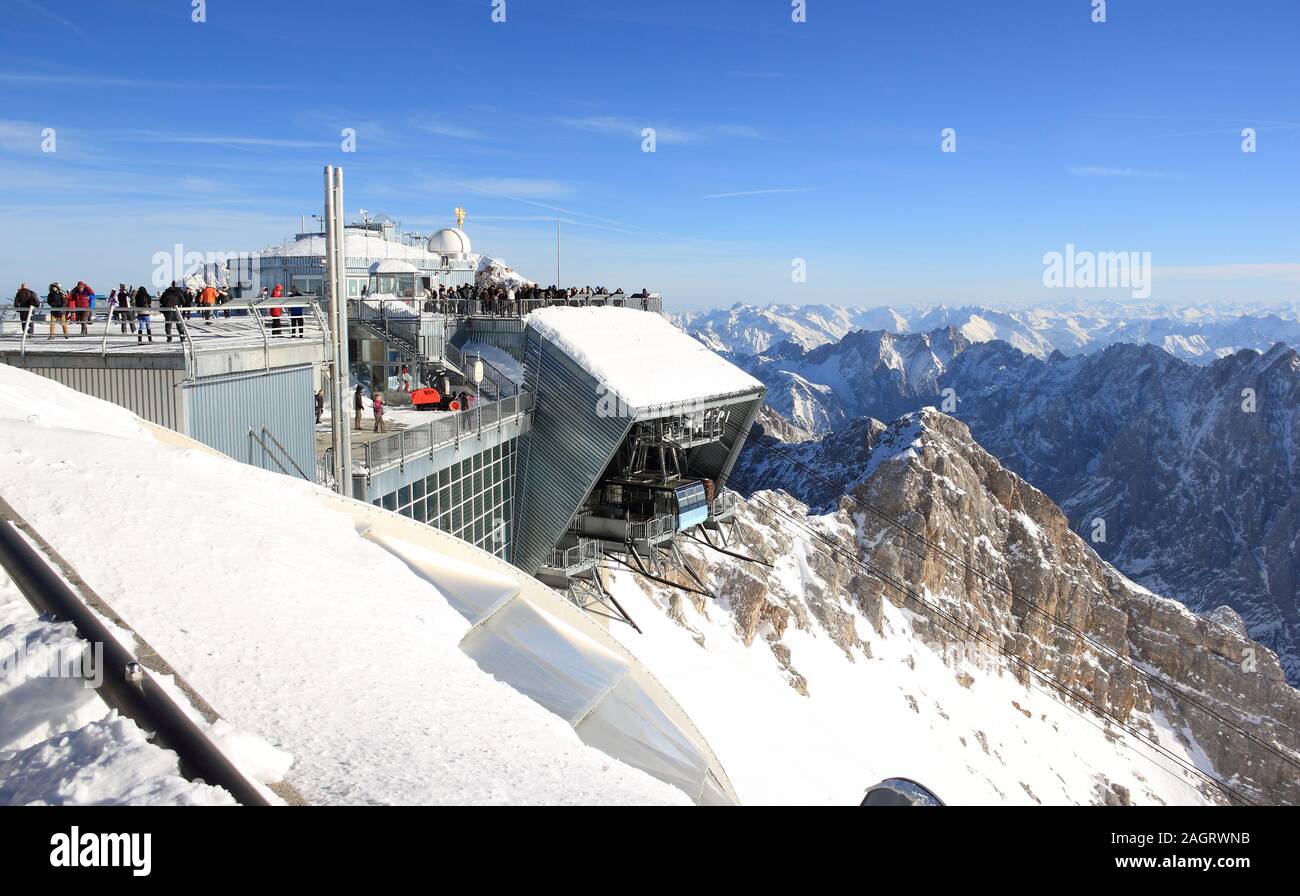 Zugspitze - haut de l'Allemagne. La Zugspitze, à 2 962 mètres au-dessus du niveau de la mer, est la plus haute montagne d'Allemagne. Banque D'Images