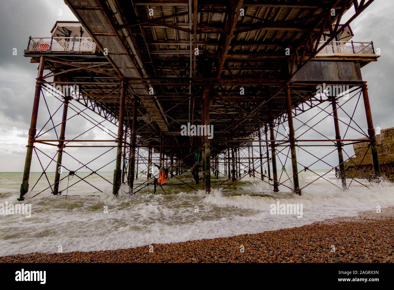 En vertu de la célèbre jetée de Brighton, Angleterre Banque D'Images