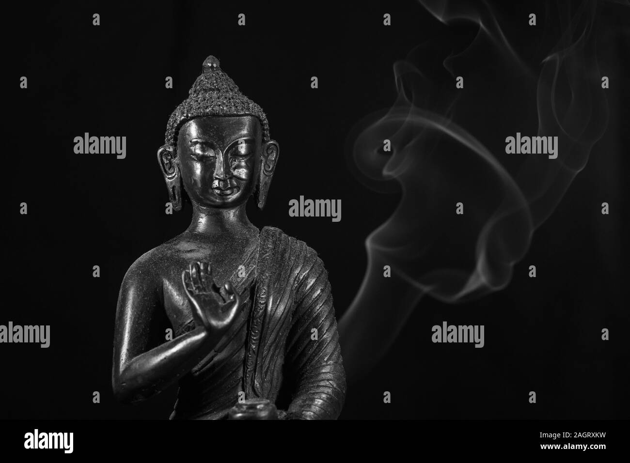 Un ornement religieux buddha figure en noir et blanc avec copie espace Banque D'Images