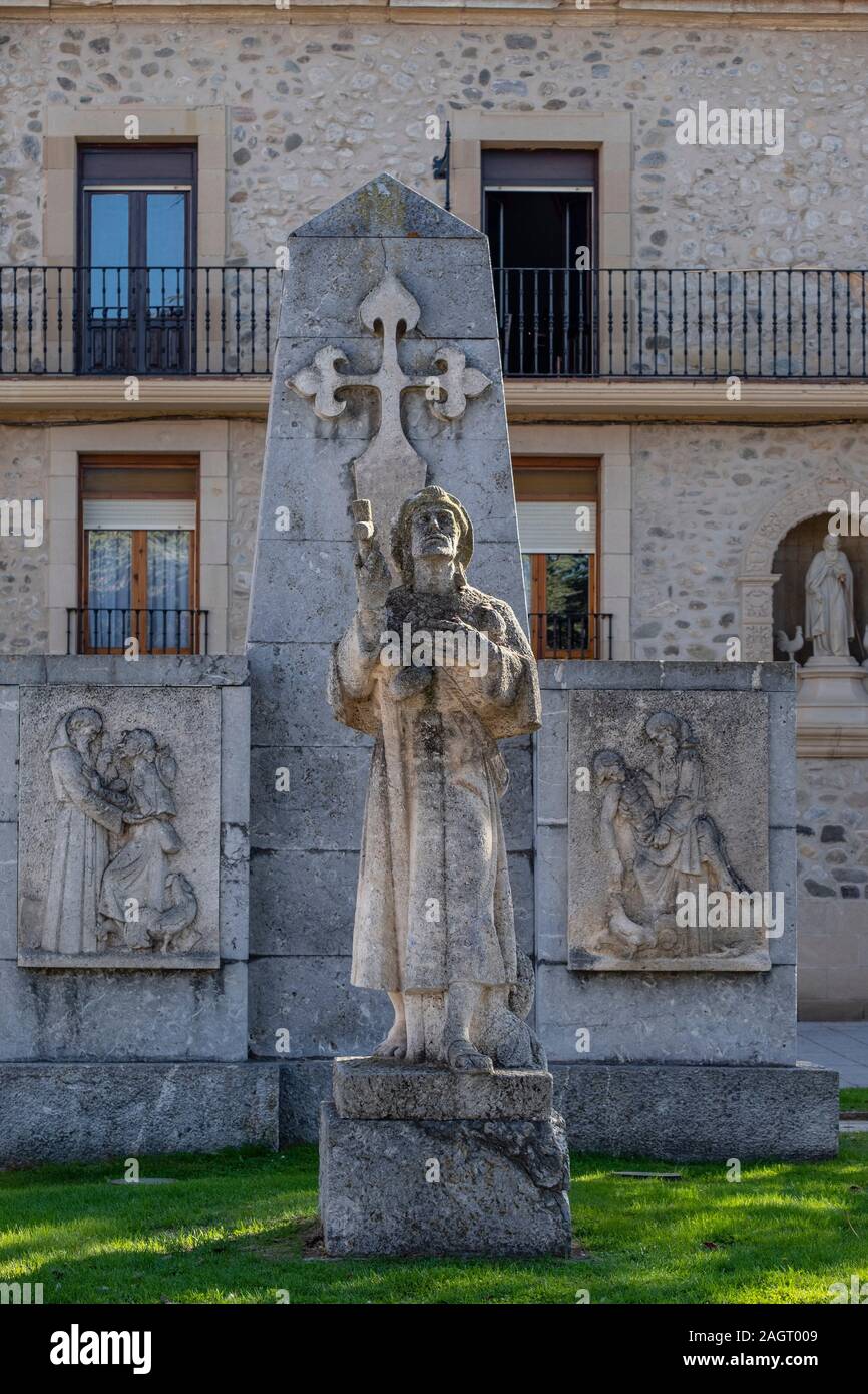 Monumento al peregrino, Obra, clasicista iniciada en 1968 por el Escultor Vicente Ochoa, Santo Domingo de la Calzada, La Rioja, Espagne. Banque D'Images