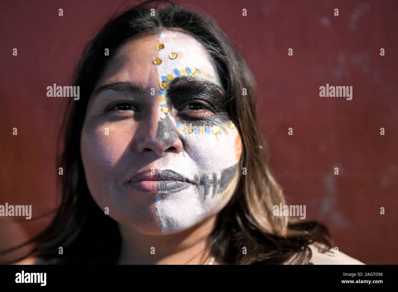 Close-up d'un visage peint pour Hanal Pixan (Jour des Morts) Merida, Mexique Banque D'Images