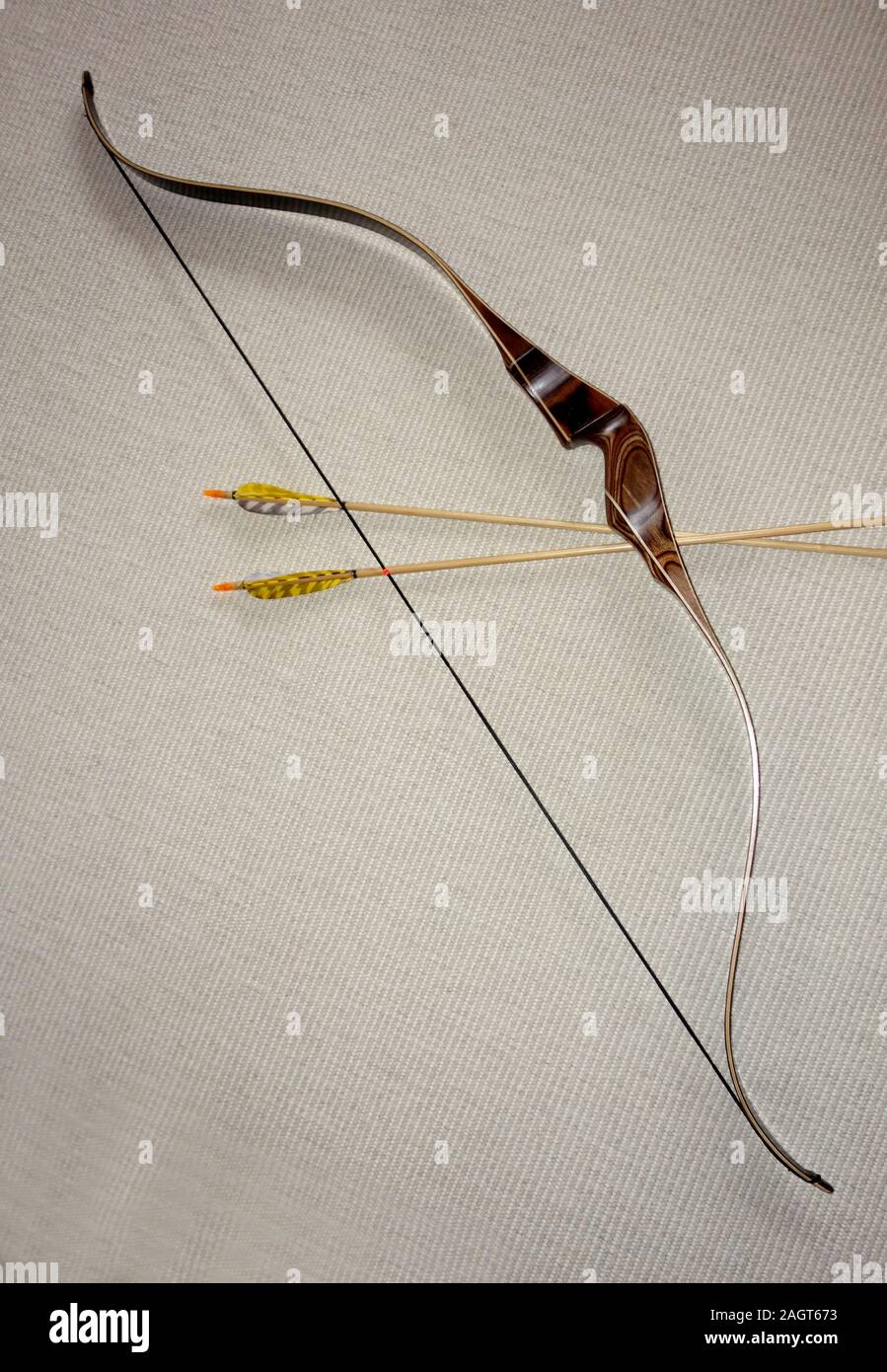 Feuilleté traditionnel arc classique avec carte de montage Banque D'Images