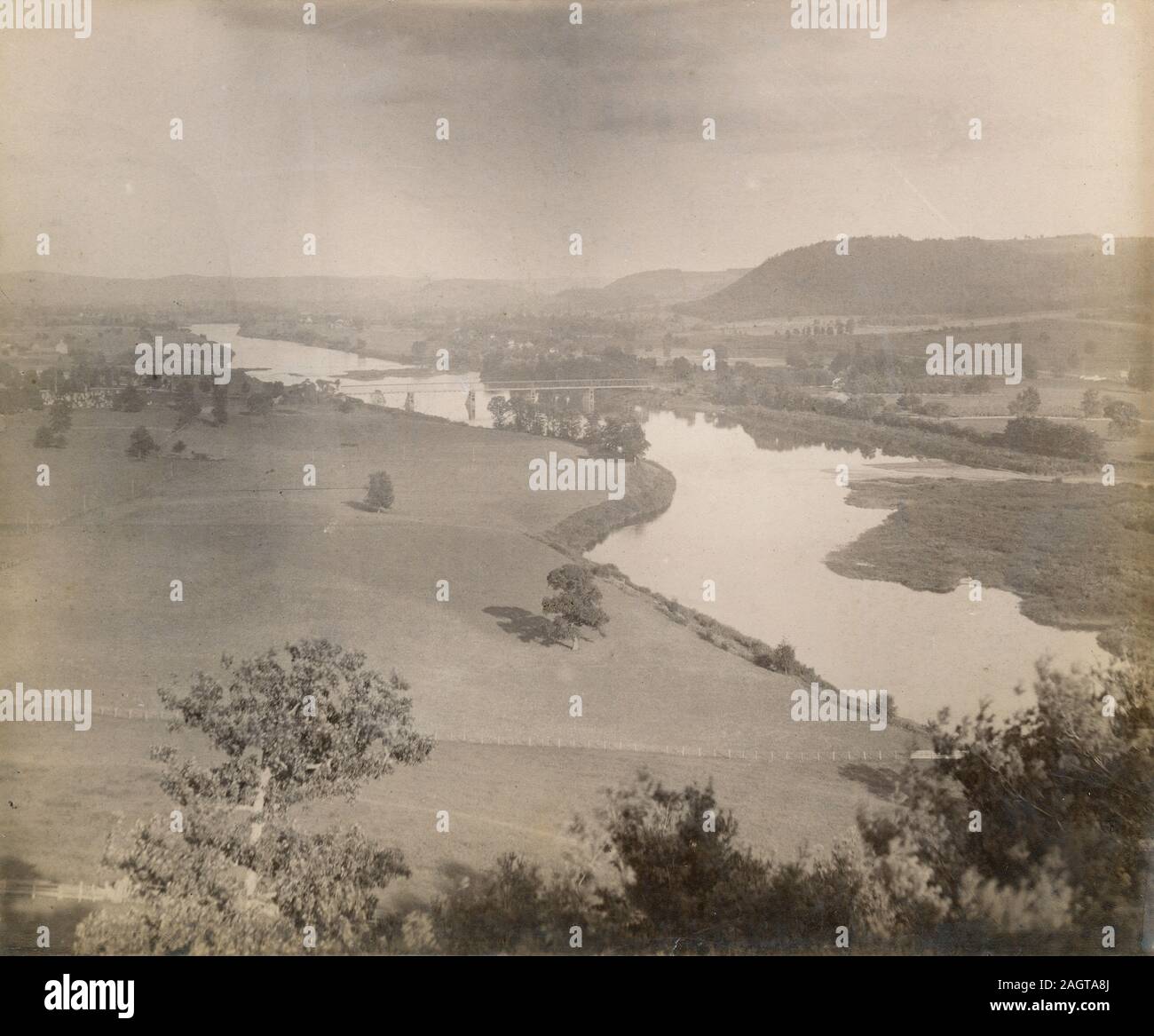 C Antique1890 photo, "vue de la rivière Susquehanna dans Union, New York." Source : photographie originale Banque D'Images