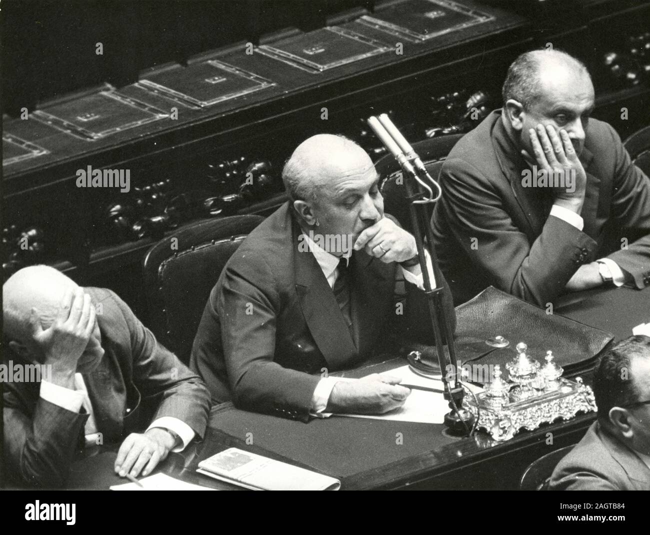 Les politiciens italien Amintore Fanfani, Giorgio Bo, et Attilio Piccioni dans le Parlement, Rome, Italie 1960 Banque D'Images