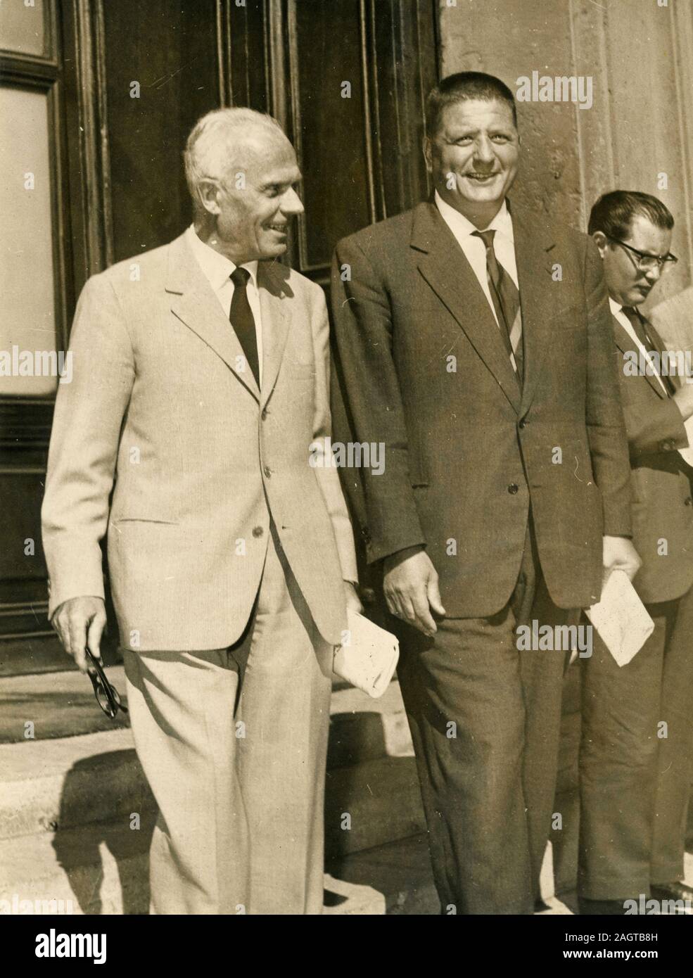 Les politiciens italiens Sandro Pertini et Giorgio Amendola, Rome, Italie 1950 Banque D'Images