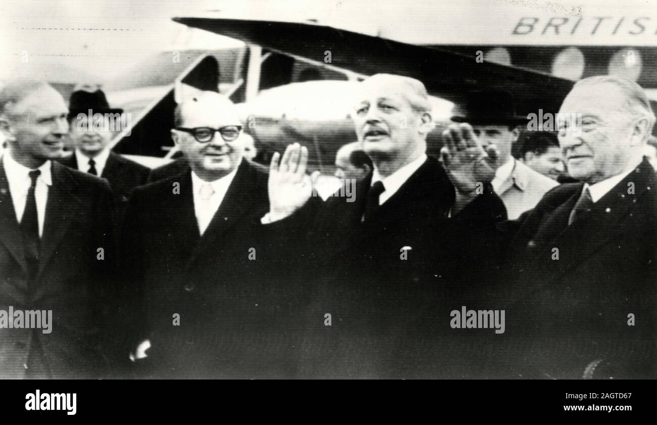 Le ministre des Affaires étrangères britannique Alec Douglas-Home, Ministre des affaires étrangères allemand Heinrich von Brentano, PM Harold Macmillan, et Chancelier de la République fédérale d'Allemagne Konrad Adenauer, Bonn, Allemagne 1950 Banque D'Images