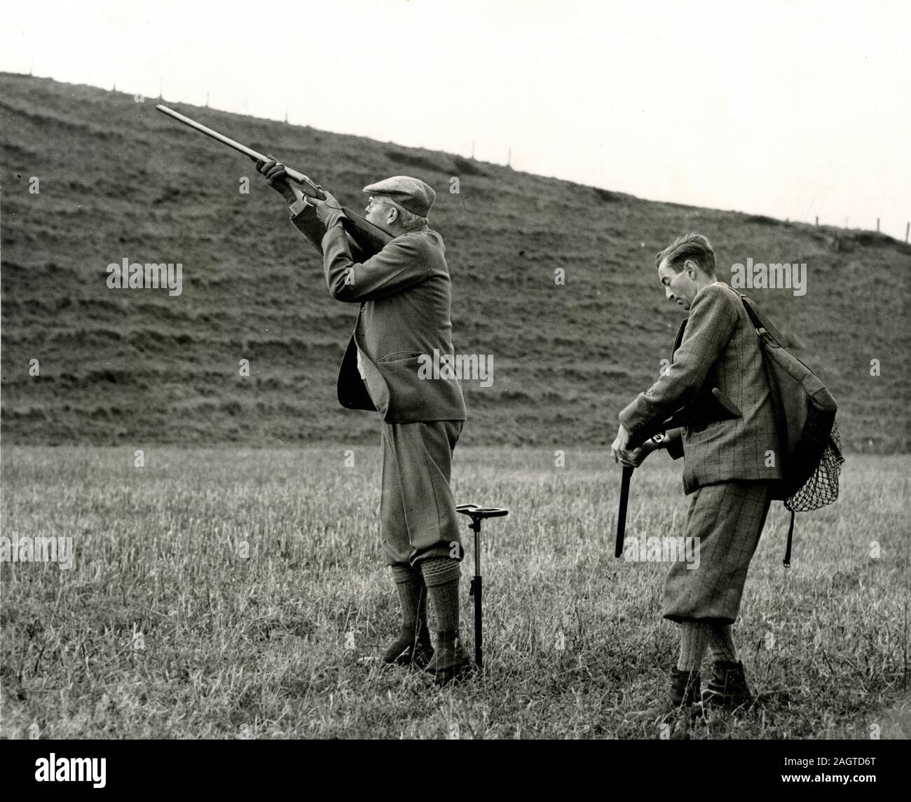 Le Premier Ministre britannique Harold Macmillan s'attaque au cours de sa maison de tir, Castlemains, UK 1960 Banque D'Images