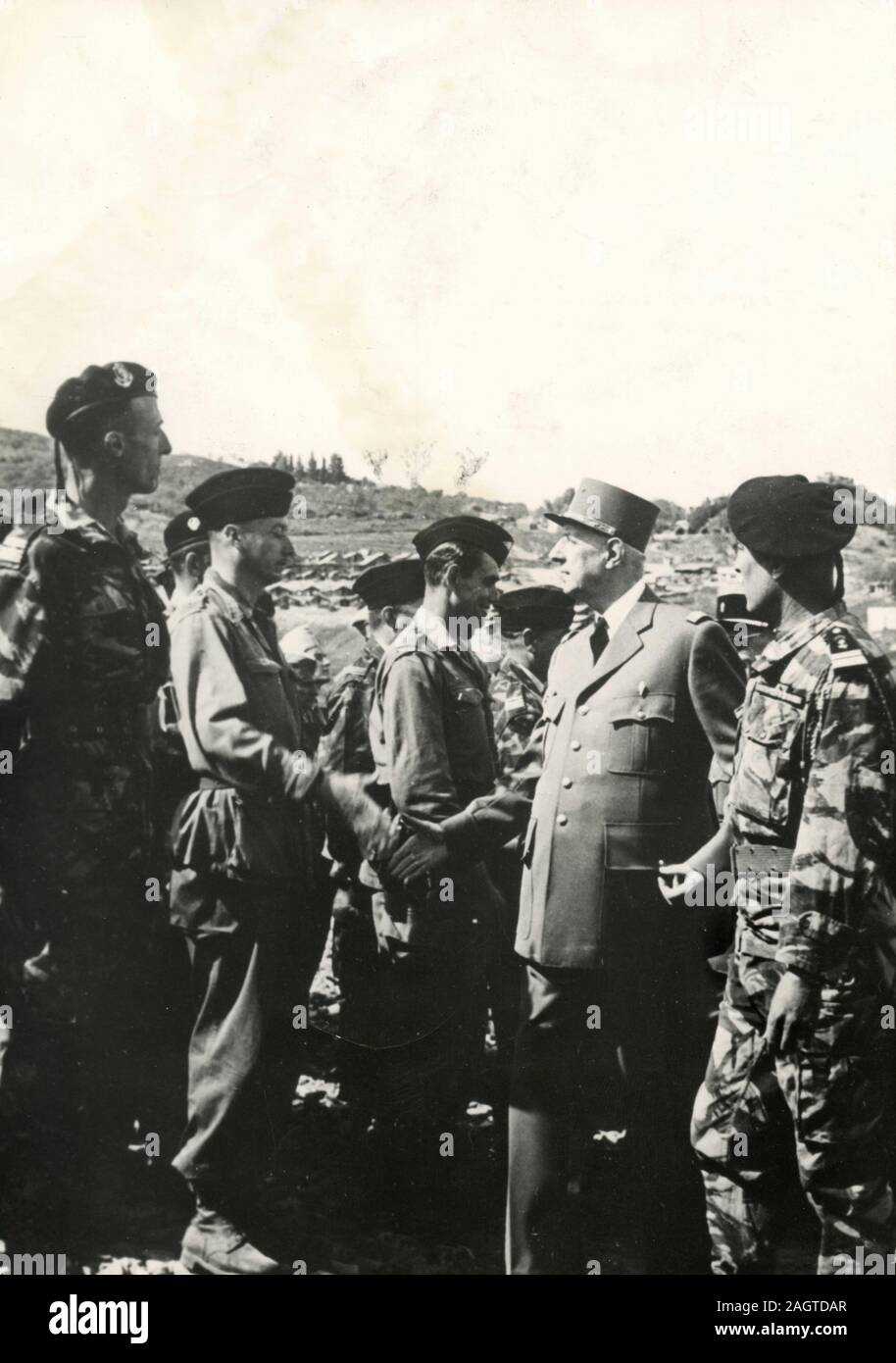 Le président français Charles De Gaulle visite les troupes britanniques, 1940 Banque D'Images
