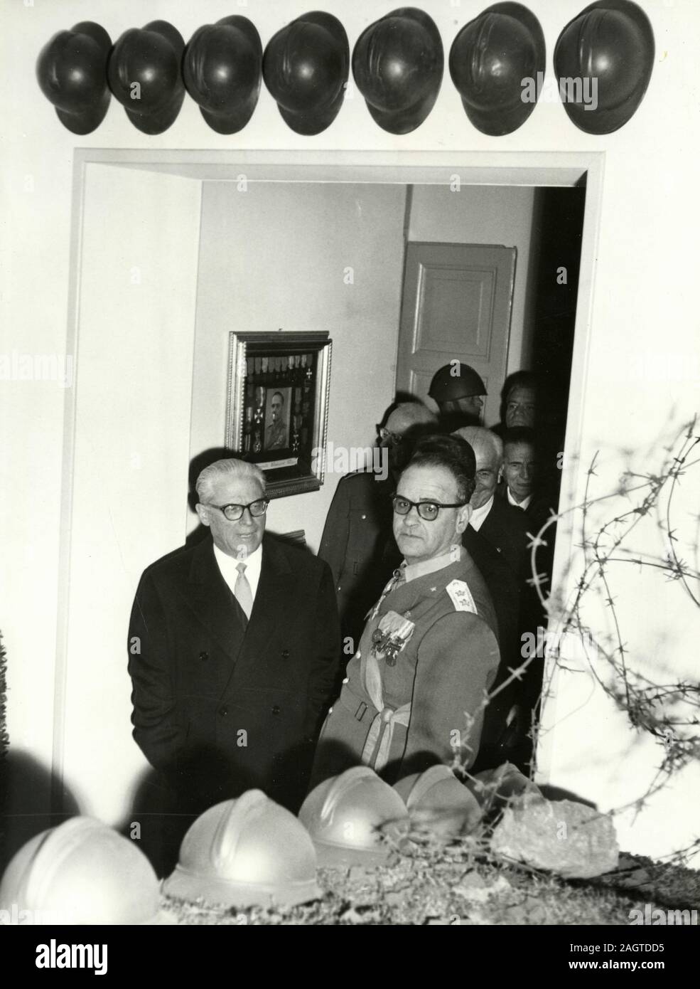 Président de la République italienne Giovanni Gronchi lors de l'ouverture de la musée historique national de l'infanterie, Rome, Italie 1959 Banque D'Images
