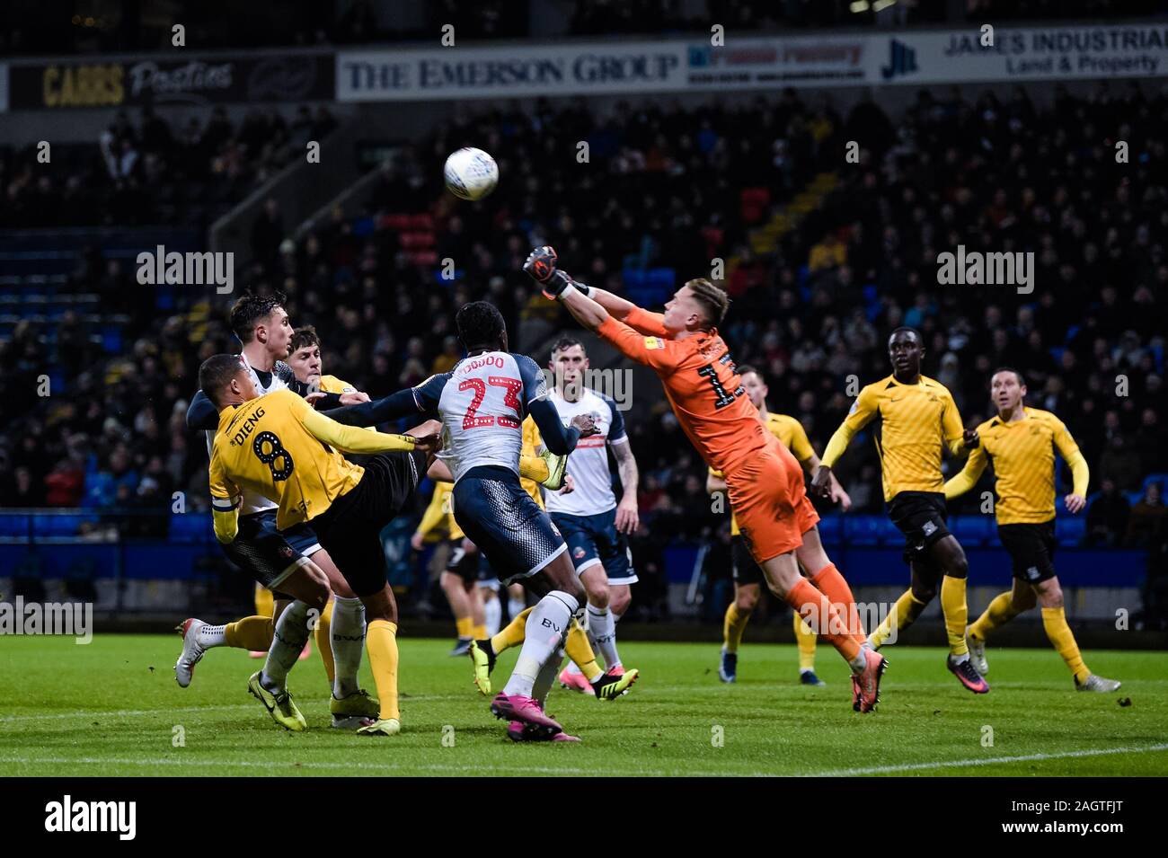 BOLTON, ANGLETERRE - 21 décembre l'action dans le Southend goalmouth pendant le ciel parier Ligue 1 match entre Bolton Wanderers et Southend United à l'Université de Bolton, Bolton Stadium le samedi 21 décembre 2019. (Crédit : Andy Whitehead | MI News) photographie peut uniquement être utilisé pour les journaux et/ou magazines fins éditoriales, licence requise pour l'usage commercial Crédit : MI News & Sport /Alamy Live News Banque D'Images