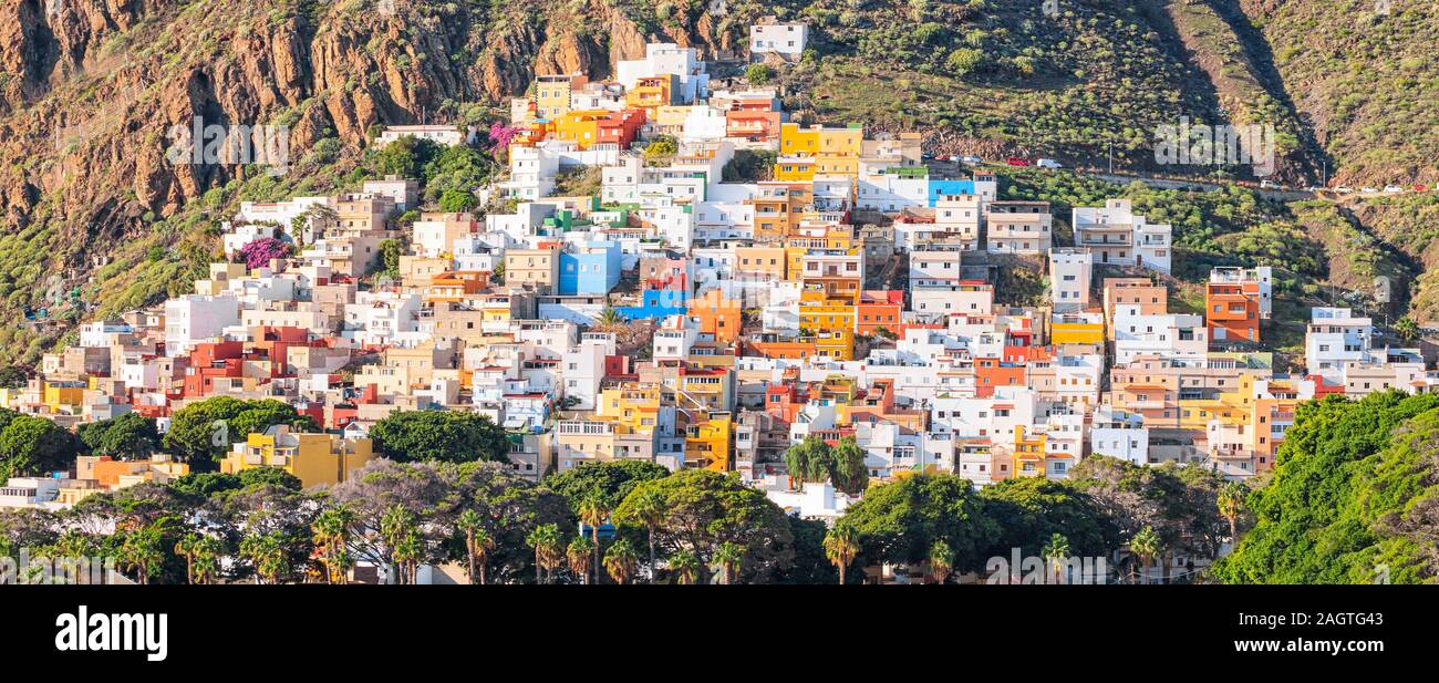 Vue de nuit de la côte de Santa Cruz de Tenerife et de San Andreas. Banque D'Images