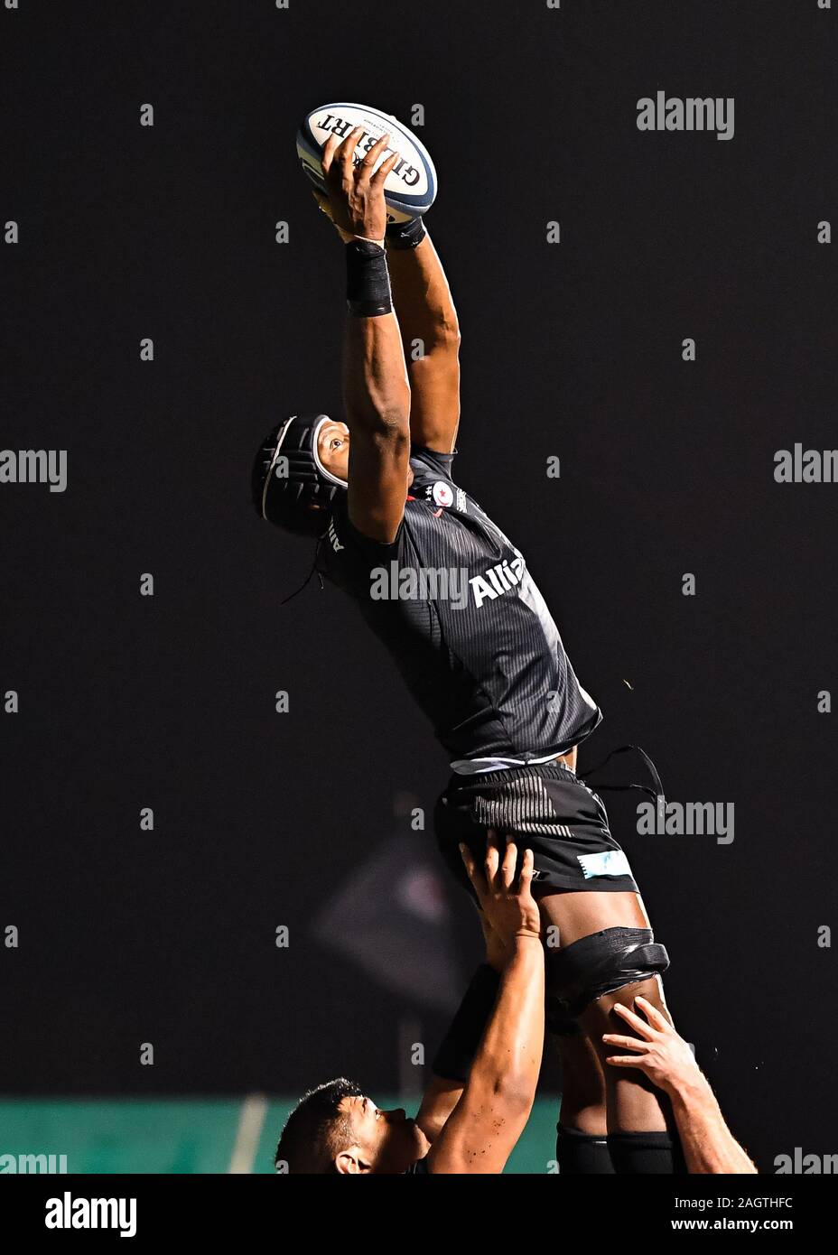 Londres, Royaume-Uni. Sep 20th, 2018. Maro Itoje de Sarrasins attrapé la balle dans la ligne de sortie au cours de Gallagher Premiership match de rugby entre Saracens vs Bristol porte de Allianz Park le jeudi 20 septembre 2018. Londres Angleterre . (Usage éditorial uniquement, licence requise pour un usage commercial. Aucune utilisation de pari, de jeux ou d'un seul club/ligue/dvd publications.) Crédit : Taka G Wu/Alamy Live News Banque D'Images