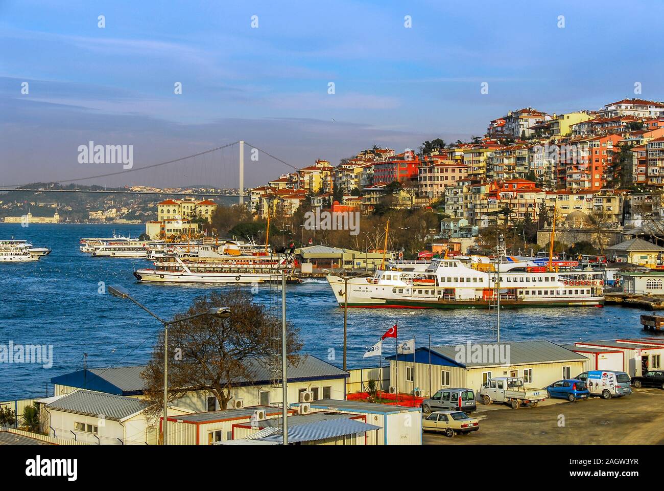 Istanbul, Turquie, 18 Janvier 2009 : les lignes de ferries de la ville et le Bosphore, Uskudar. Banque D'Images