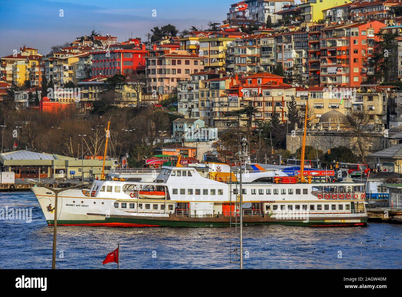 Istanbul, Turquie, 18 Janvier 2009 : les lignes de ferries de la ville et le Bosphore, Uskudar. Banque D'Images