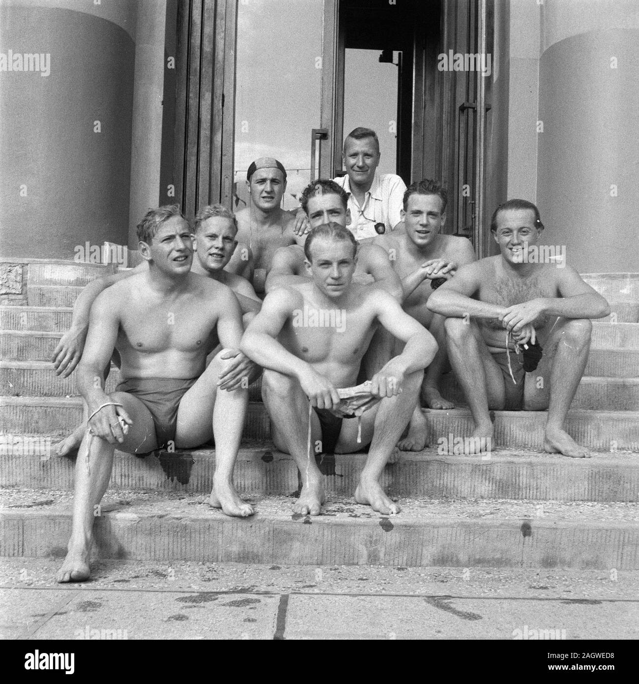 Devant au milieu Frits Smol ; à droite de la deuxième rangée Cor Brasem ; 10 Septembre, 1947 ; Location : Monaco Banque D'Images