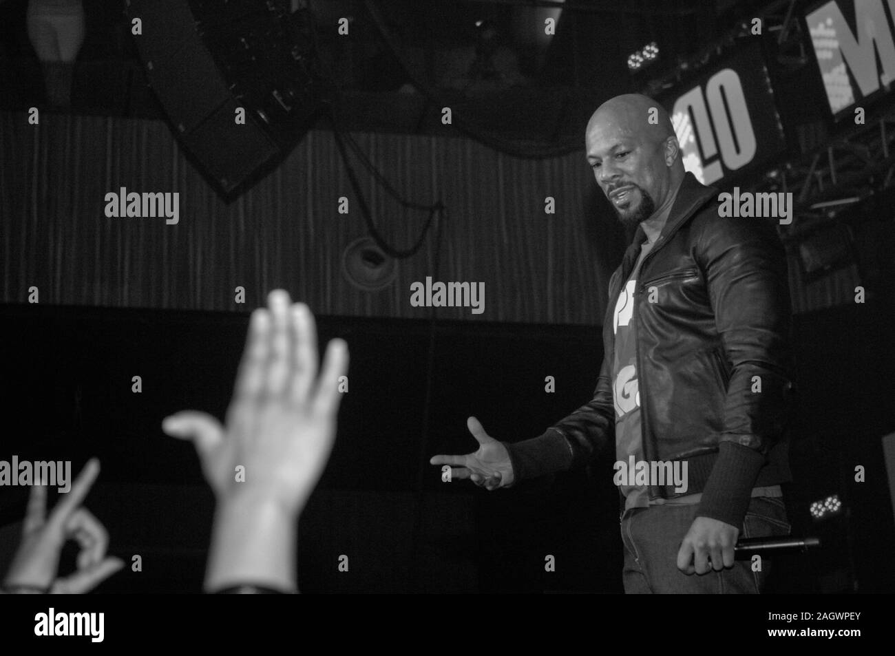 Le rappeur Common fonctionne à l'intérieur de la boîte de nuit Pluie Palms Casino Resort pendant la convention MAGIC 17 février 2009 à Las Vegas, Nevada. Banque D'Images Le rappeur Common fonctionne à l'intérieur de la boîte de nuit Pluie Palms Casino Resort pendant la convention MAGIC 17 février 2009 à Las Vegas, Nevada. Banque D'Images