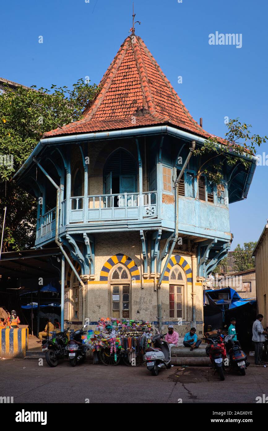 Null null dans la station de police de Bazar Bazar, Mumbai, Inde, un clocher octogonal de l'ère coloniale magnifique immeuble du Grand Bazar Bhendi salon Banque D'Images