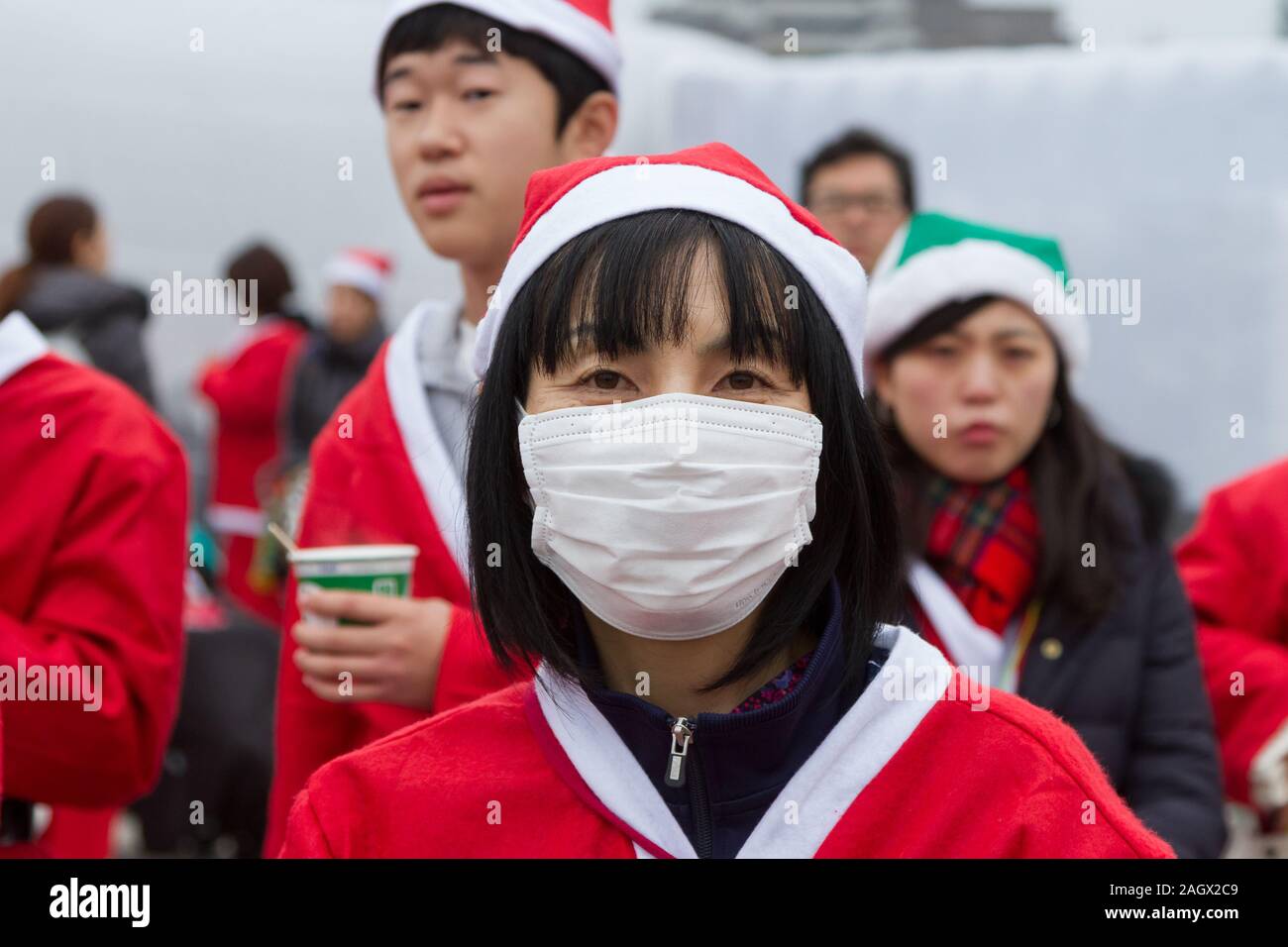 Les participants prennent part à la Tokyo Grand Santa Run dans le Parc Olympique Komazawa-daigaku, Tokyo, Japon. Dimanche 22 décembre 2019, le grand père était d'abord exécuter à Tokyo en 2018. Cette années a vu plus de 3 000 personnes à Santa costumes course et marche un kilomètre 4,3 cours pour recueillir des fonds pour les organismes de bienfaisance enregistrés au Japon et de l'eau pour des projets les Massaï au Kenya. Banque D'Images