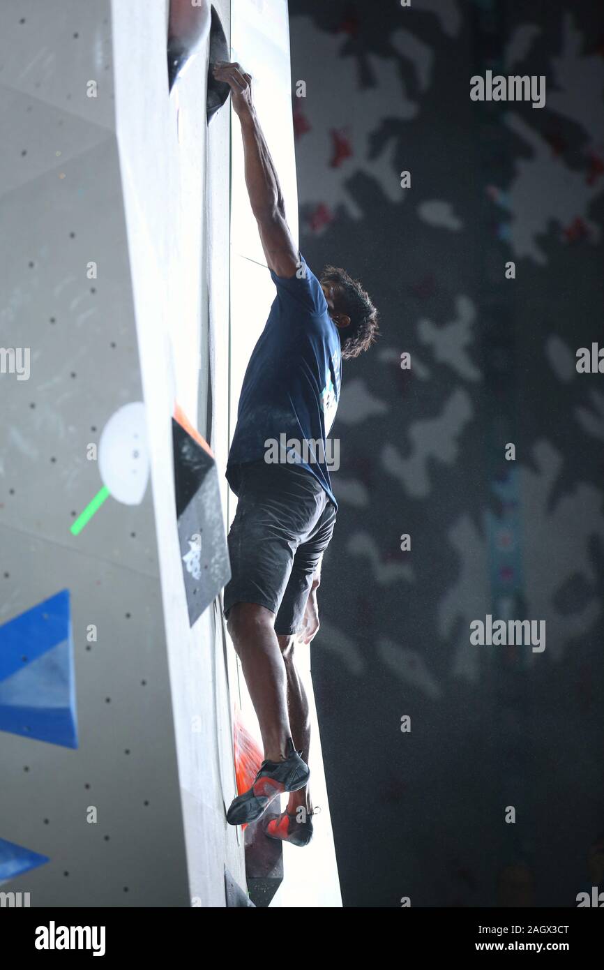 TOULOUSE, FRANCE - 28 NOV 2019 : Bassa Mawem au cours de la qualification des hommes de l'Escalade Escalade Sports Tournoi de Qualification Olympique de combiné à Toulouse, France (Photo crédit : Mickael Chavet) Banque D'Images