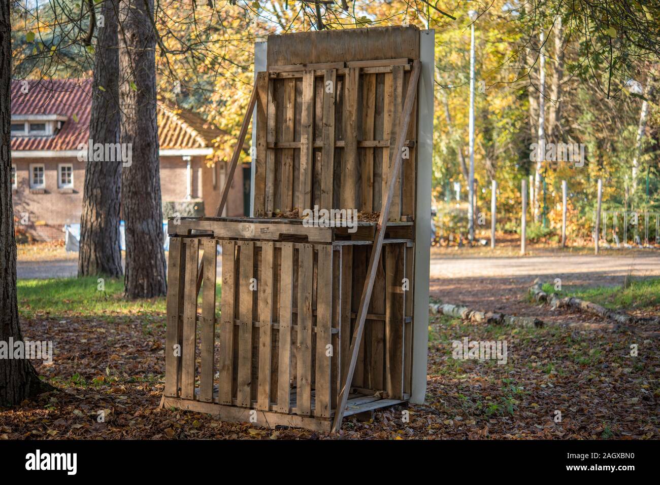 Président de la palette géante construction bois d'euro-palettes Banque D'Images