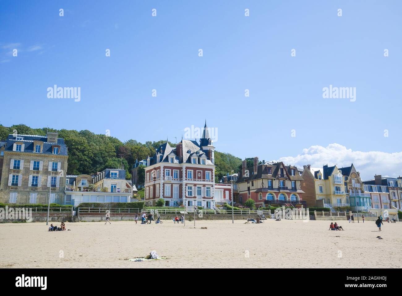 la-plage-trouville-sur-mer-d-partement-du-calvados-normandie-une