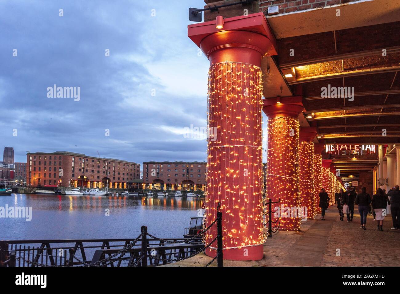 Liverpool Albert Dock illuminations de Noël complexe. Banque D'Images
