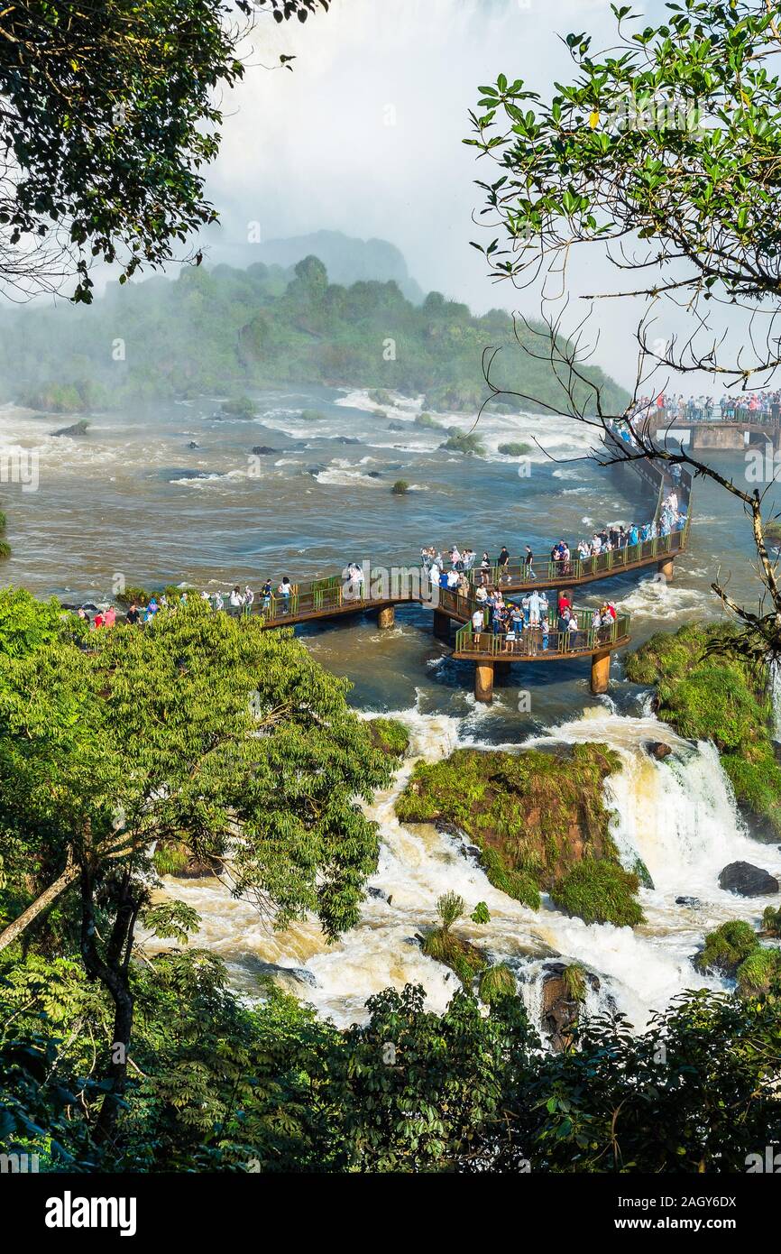 Foz de Iguazu Cataratas Cascades, au Brésil. La verticale Banque D'Images